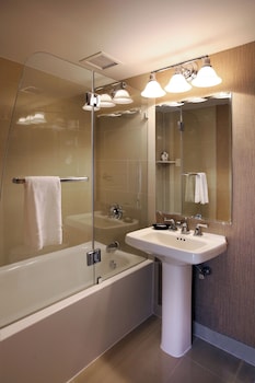 Suite, 1 King Bed, Smoking