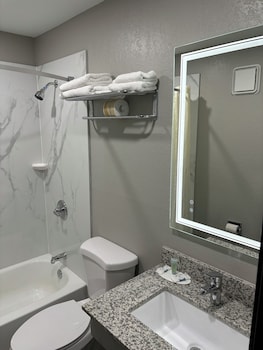 Deluxe Room, 2 Queen Beds, Non Smoking