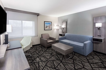 Suite, 1 King Bed, Non Smoking (Two-Room Suite)