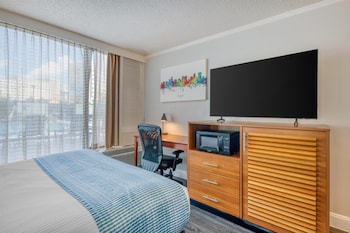 Queen Room with Roll-In-Shower- Disability Access- Non-Smoking