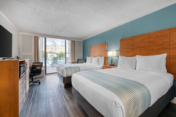 Pool Side Room with Two Double Beds - Non-Smoking