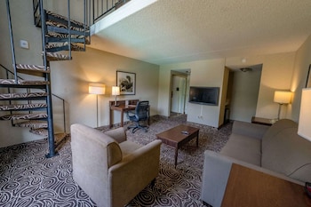 Suite, 1 King Bed with Sofa bed (Coast Townhouse Loft Suite)