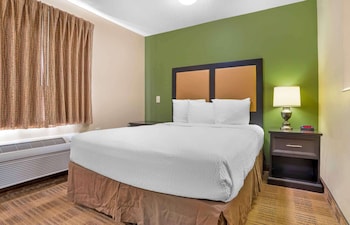 Deluxe Studio, 1 Queen Bed with Sofa bed, Non Smoking