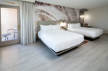 Room, 2 Queen Beds (Mobility Accessible, Roll-in Shower)