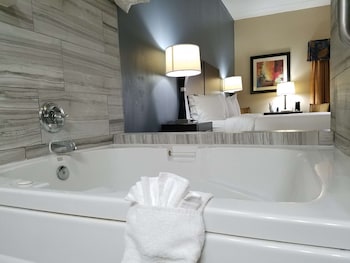 Standard Room, 1 King Bed, Non Smoking, Jetted Tub