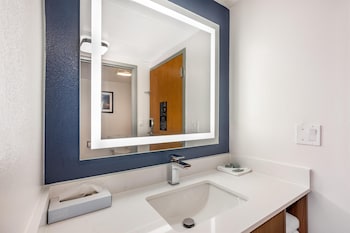 Standard Room, 1 Queen Bed, Non Smoking (Small Room)