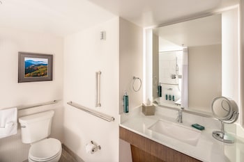 Room, 1 Queen Bed, Accessible (Mobility & Hearing, Roll-in Shower)