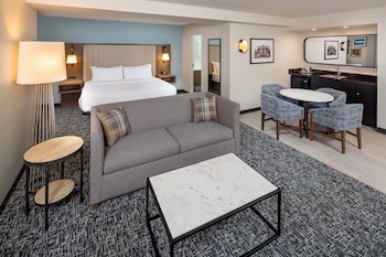 Junior Suite, 1 King Bed with Sofa bed, Microwave