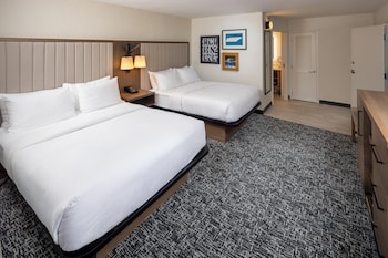 Suite, Multiple Beds, Microwave