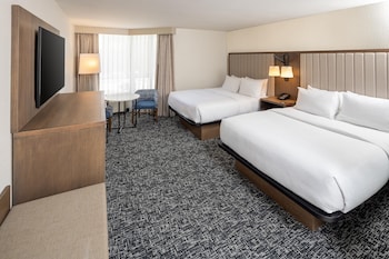 Suite, Multiple Beds, Microwave