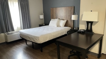Studio Suite, 1 Queen Bed, Accessible, Non Smoking