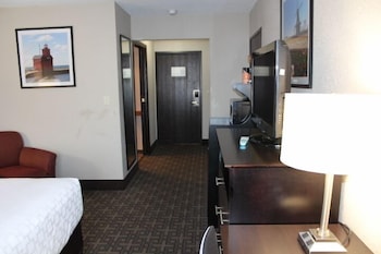 Room, 1 King Bed, Hearing Accessible, Non Smoking (Mobility/hearing, Roll-in Shower)