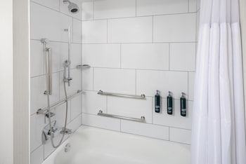 Room, 1 King Bed, Accessible, Refrigerator