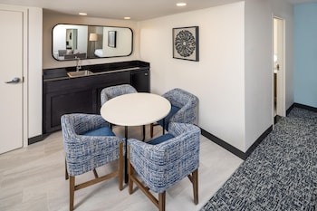 Junior Suite, 1 King Bed with Sofa bed, Microwave