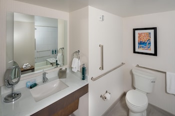 Room, 1 King Bed, Mobility Accessible (Mobility)
