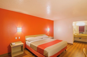 Standard Room, 1 King Bed, Smoking