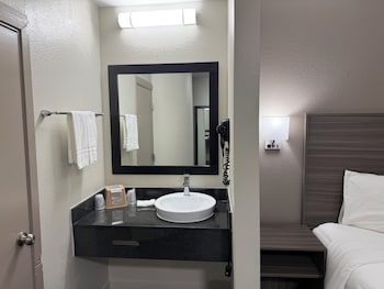 Deluxe Room, 2 Queen Beds, Non Smoking