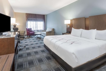 Deluxe Room, 1 King Bed, Accessible, Non Smoking (Bathtub w/ Grab Bars)