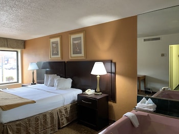 Standard Room, 1 King Bed, Jetted Tub