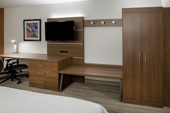Standard Room, 2 Queen Beds, Roll-in Shower (Mobility Accessible)
