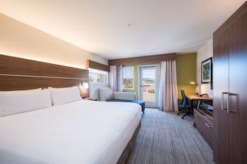 Standard Room, 1 King Bed, Balcony (Extra Floor Space)