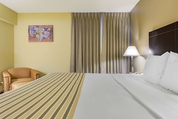 Suite, 1 King Bed with Sofa bed, Non Smoking