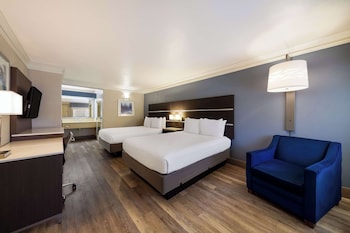 Standard Room, 2 Queen Beds, Accessible, Bathtub