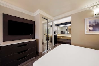 Standard Room, 2 Queen Beds, Non Smoking, Microwave
