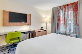 Room, 1 King Bed (Mobility/Hearing Access, Roll-In Shwr)