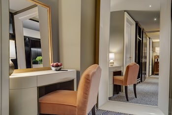 Premier Room, 1 King Bed