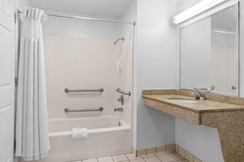 Room, 1 Queen Bed, Mobility Accessible, Non Smoking (Bathtub w/ Grab Bars)