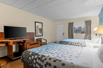 Deluxe Room, 2 Queen Beds, Non Smoking, Kitchenette