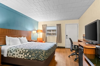Suite, 1 King Bed, Non Smoking, Jetted Tub