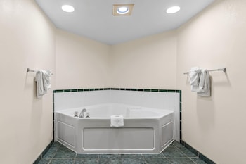Suite, 1 King Bed, Non Smoking, Jetted Tub