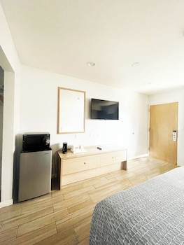 Standard Room, 1 Queen Bed, Non Smoking
