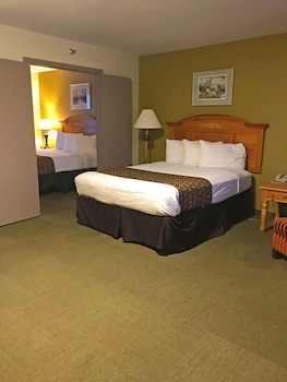 Suite, 2 Queen Beds, Non Smoking