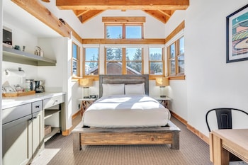 Studio - Cottage Room
