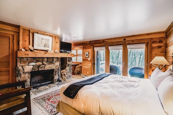 Studio - Cottage Room