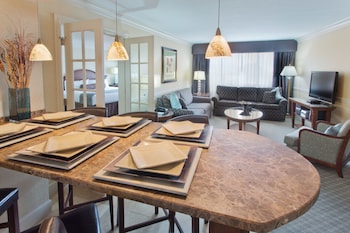 Suite, 1 King Bed (Willamette)