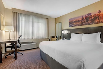 Suite, 1 King Bed, Non Smoking, Balcony