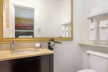 Suite, 2 Queen Beds, Non Smoking, Balcony (Pet Friendly)