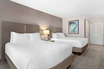 Standard Room, 2 Queen Beds, Refrigerator & Microwave, Oceanfront (Non Pet Friendly)