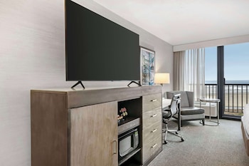 Standard Room, 2 Queen Beds, Refrigerator & Microwave, Oceanfront (Non Pet Friendly)