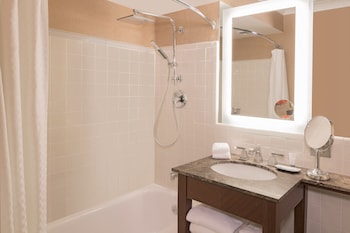 Junior Studio Suite, 1 King Bed with Sofa bed