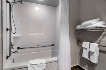 Executive Room, 1 King Bed, Accessible, Bathtub