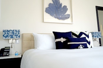 Premier Corner Suite