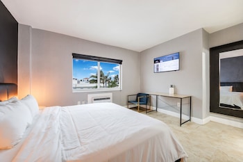 Superior Room, 1 King Bed, Beachfront