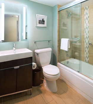Room, 2 Double Beds (Riverfront)