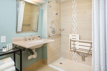 Room, 1 Queen Bed, Accessible, Balcony (Roll In Shower)