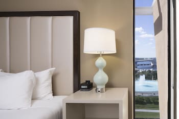 Suite, 1 King Bed with Sofa bed, Balcony